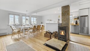 A modern living room with a fireplace, dining area, and kitchen. - Amazing home in Hornbæk with WiFi (Hornbæk)