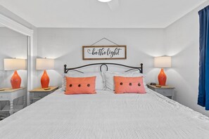 2 Schlafzimmer, Schreibtisch, Bügeleisen/Bügelbrett, Reisekinderbett