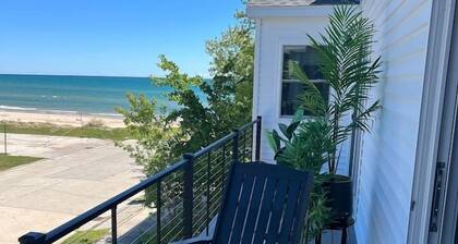 Beachside Condo w/ Stunning Lake Views