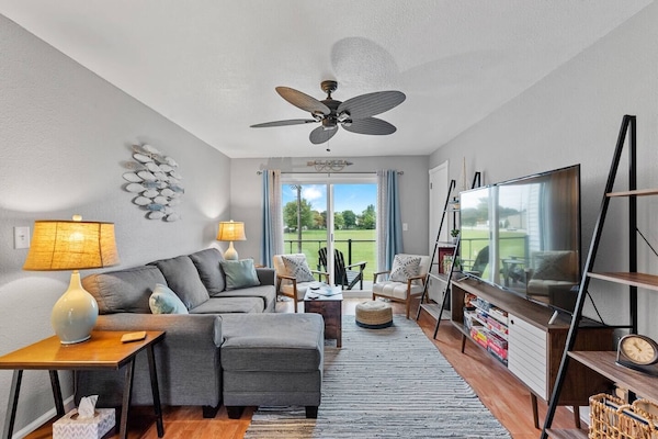 Bright, comfortable living area w/ cozy seating and an easy, relaxed layout.