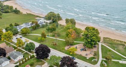 Beachside Condo w/ Stunning Lake Views