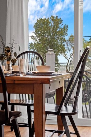 Dining - Beachside Condo w/ Stunning Lake Views (Sheboygan)