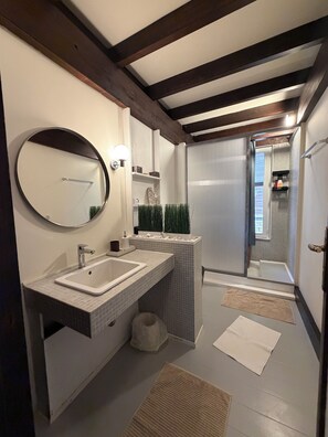 Shower, jetted tub, hair dryer, bidet - Stunning Villa with pool and Gymn (Poggio Dell'ellera)