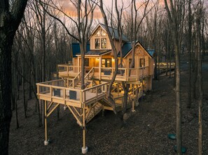 Exterior - Deep Creek Lake Tree House with Hot Tub (McHenry)