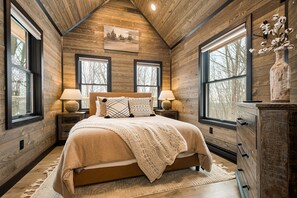 Room - Deep Creek Lake Tree House with Hot Tub (McHenry)