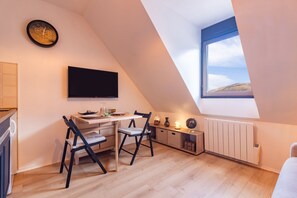 TV - Cocon de Luchon - Station de ski accessible à pied (Bagnères-de-Luchon)