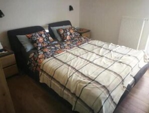 2 quartos, ferros/tábuas de passar roupa, Wi-Fi de cortesia