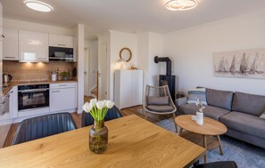 TV, fireplace - Nice home in Tossens with sauna (Tossens)