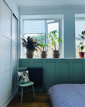 1 slaapkamer, een strijkplank/strijkijzer, gratis wifi, beddengoed