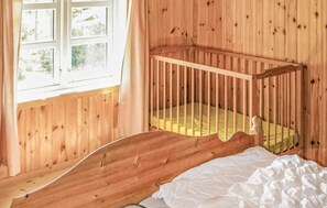 6 bedrooms, travel crib, free WiFi - 6 bedroom beautiful home in Farsund (Farsund)