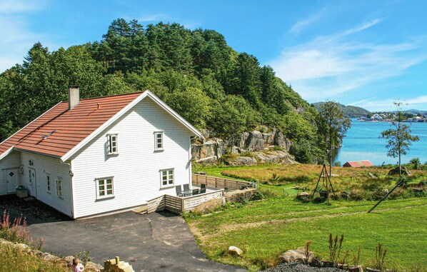 Exterior - 6 bedroom beautiful home in Farsund (Farsund)