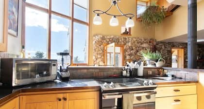SkyMountain Lodge with Hot Tub and Infrared Sauna