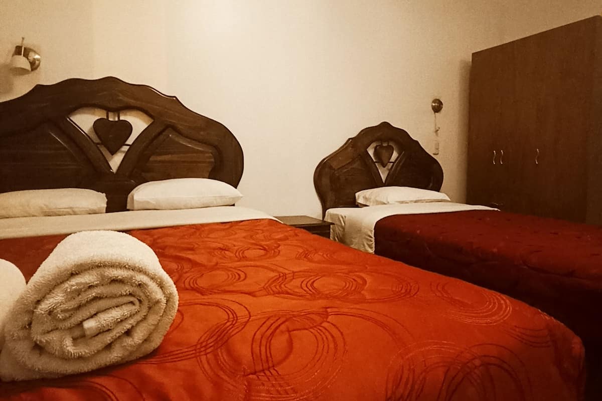 Habitación estándar doble | Cortinas opacas, wifi gratis, ropa de cama
