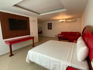 Royal Room, Garden View | Hypo-allergenic bedding, desk, laptop workspace, free WiFi - Autohotel Frances (Tenosique)