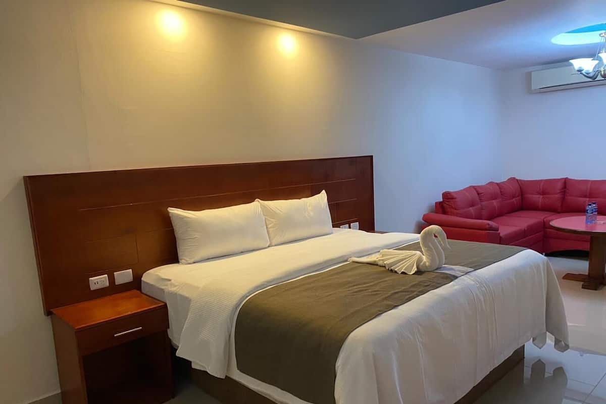 1 habitación, ropa de cama hipoalergénica y escritorio