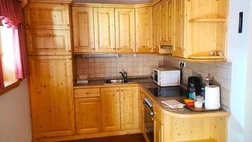 Fridge, microwave, stovetop, electric kettle
