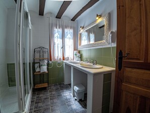 Bathroom - LA ALDEA ENCANTADA (Redecilla del Campo)