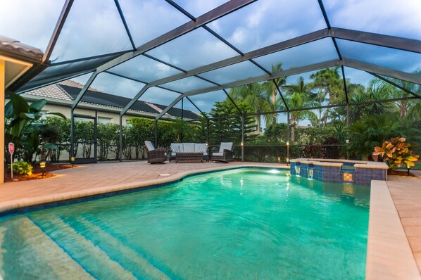 Alberca al aire libre y alberca climatizada