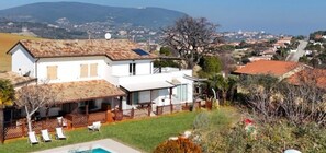 Exterior - VIVA2 - Numana, four-room apartment in villa with swimming pool (Numana)