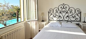 3 bedrooms, bed sheets