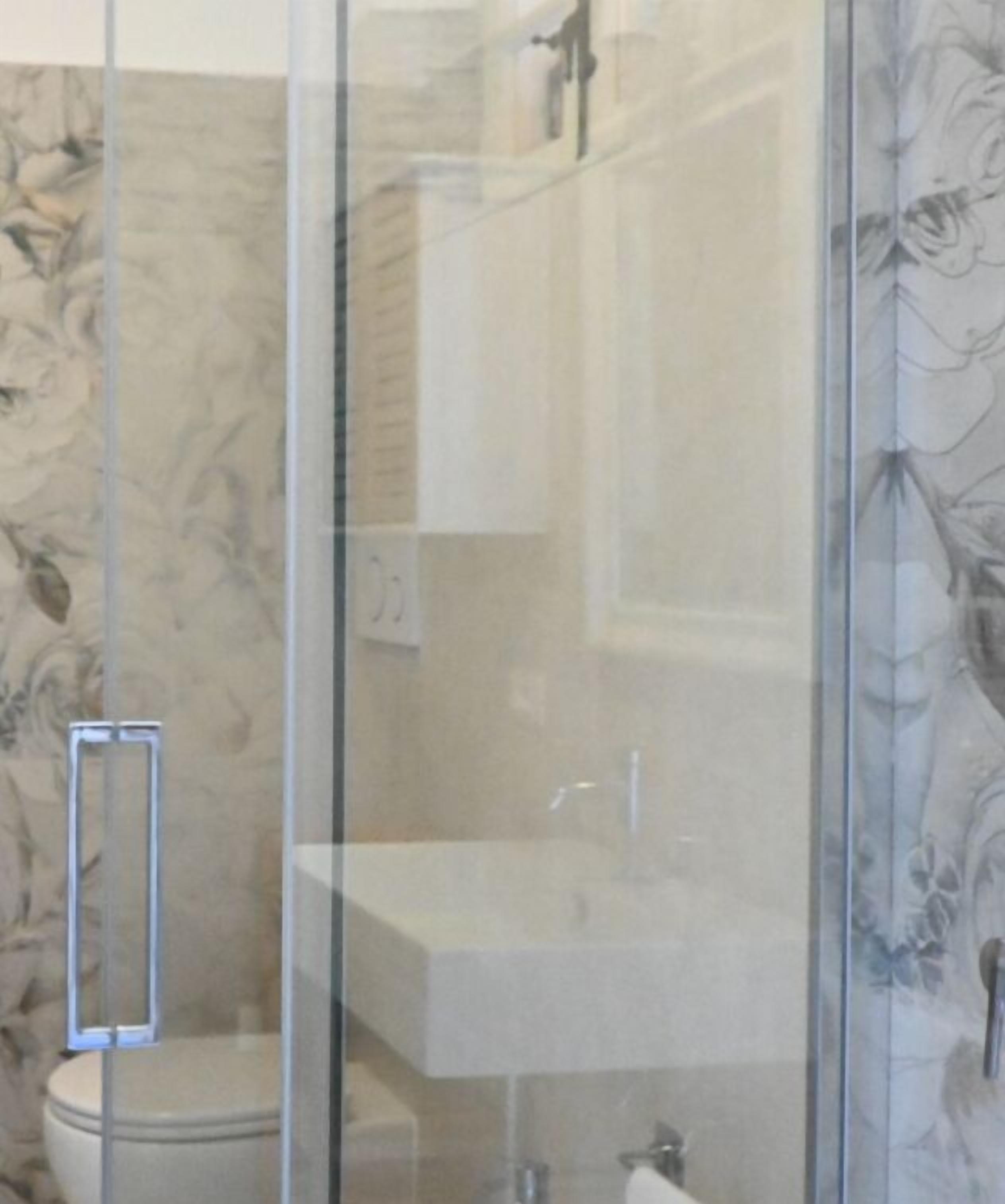 Doccia, bidet, asciugamani