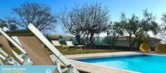 VIVA3 - Numana, large three-room apartment in villa with swimming pool