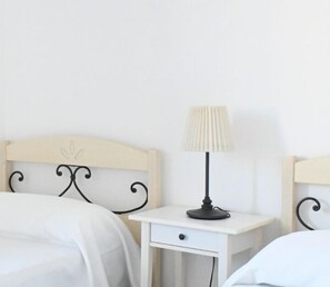 2 bedrooms, bed sheets - VIVA3 - Numana, large three-room apartment in villa with swimming pool (Numana)