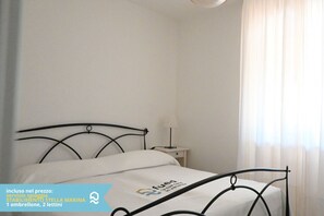 2 bedrooms, bed sheets