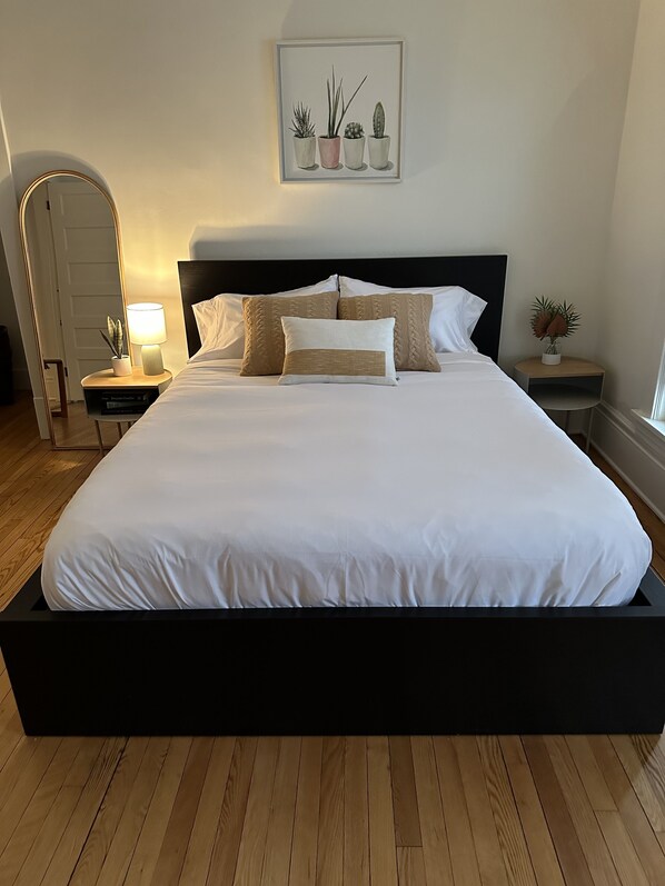 3 slaapkamers, een strijkplank/strijkijzer, reisbedje, gratis wifi