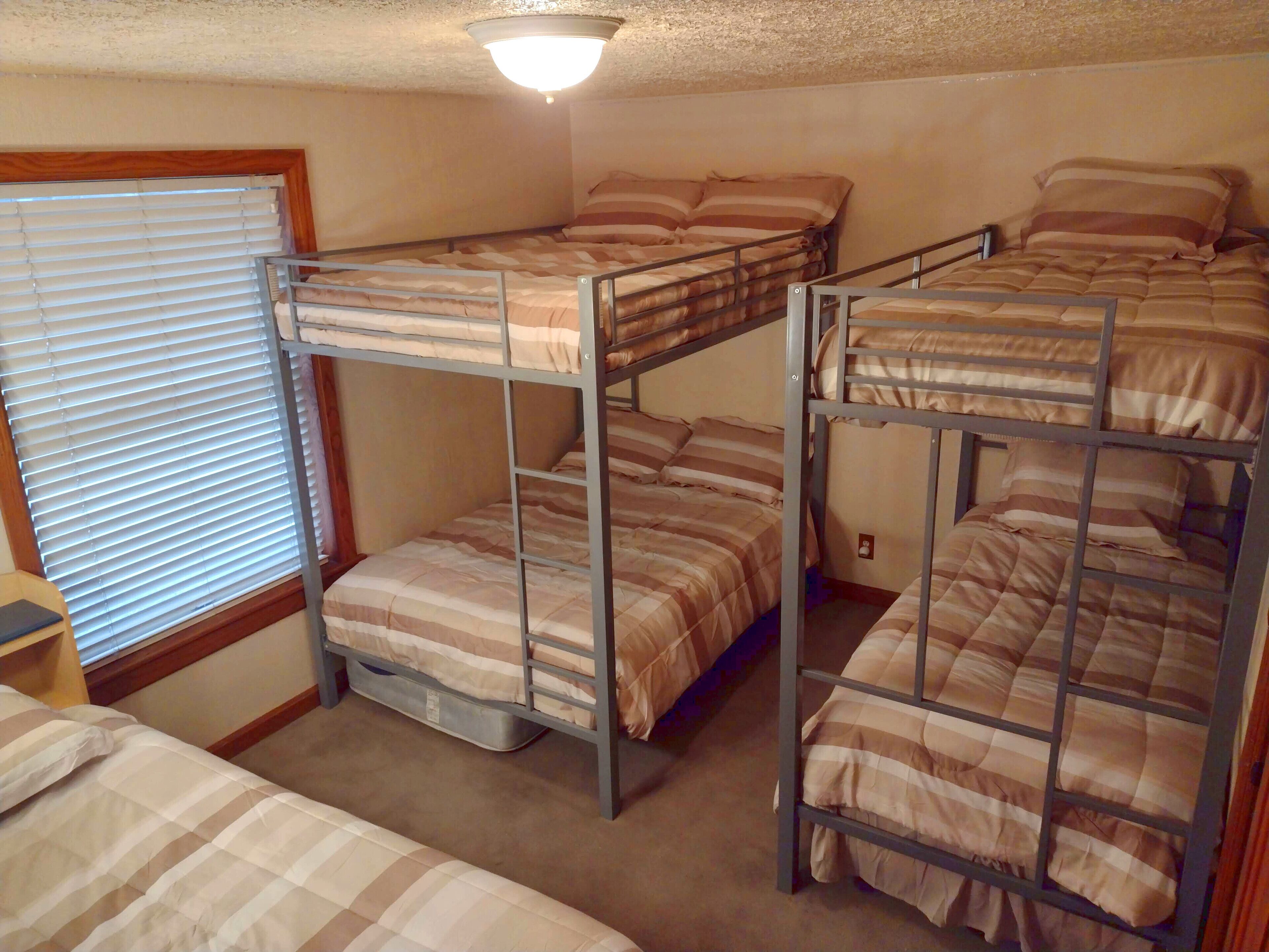 9 chambres, fer et planche à repasser, Wi-Fi, draps fournis