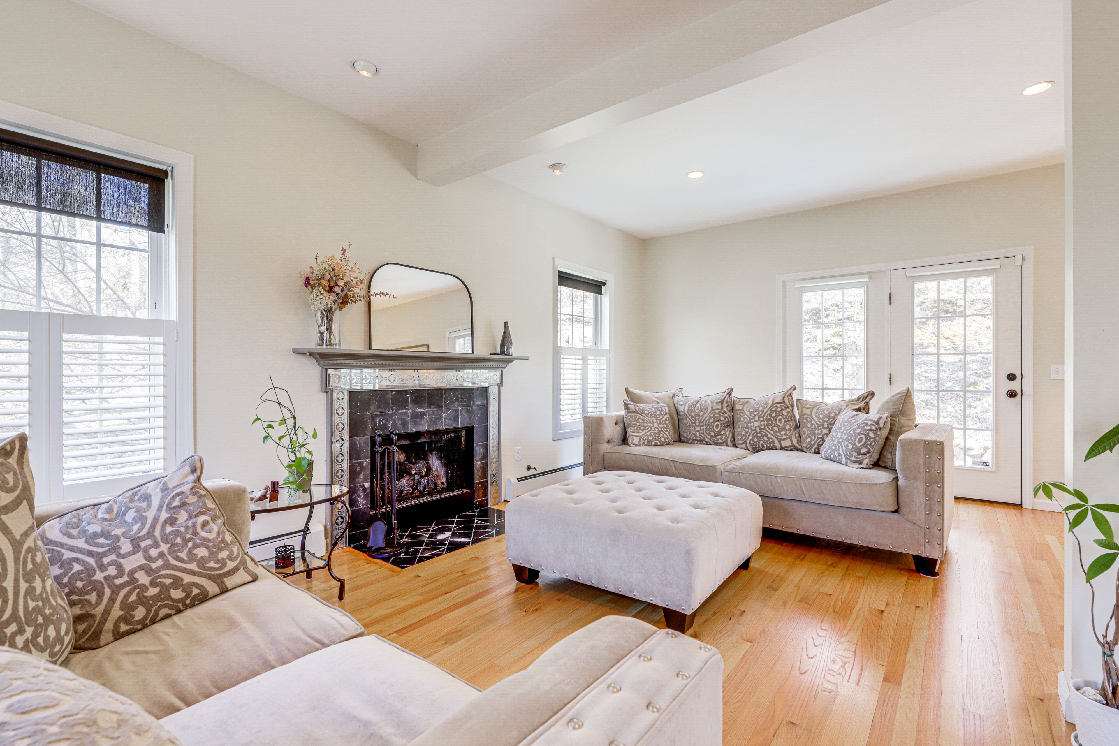 Mystic Retreat w/ Patio & Grill: Walk to River!