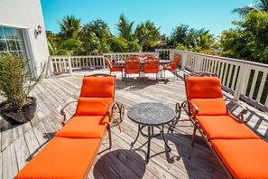 Outdoor dining - Tropical Paradise: Pool, Beaches & 360° Views (Providenciales)