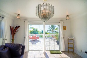 Smart TV - Tropical Retreat: 360° Views, Pool, Beaches Nearby (Providenciales)