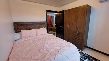 2 habitaciones, tabla de planchar con plancha, wifi y ropa de cama