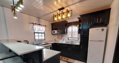 Cozy 2-bedroom apartment in central location with WiFi, AC
