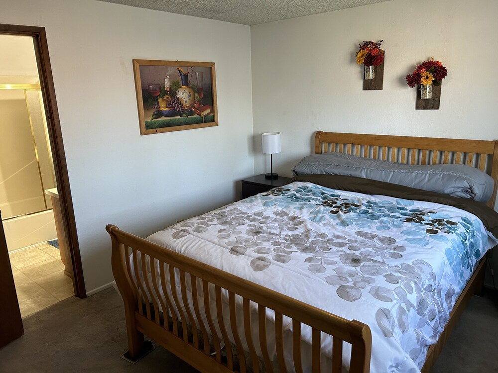 Cozy Oregon home located close to airport and all local attractions ...