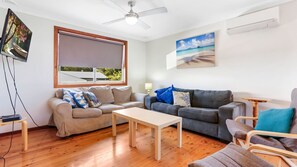 TV - Island Family Retreat (Saint Georges Basin)