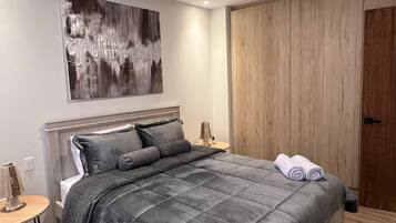 1 bedroom, desk, free WiFi, bed sheets