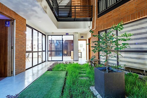 Cozy and modern suite. Enjoy just a 8 minute walk to the Historic Center.