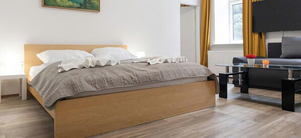 2 bedrooms, travel crib, free WiFi, bed sheets - Spacious & Pleasant 2BR Apt. near Milenium Tower (Wien)