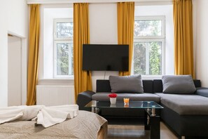 2 室のベッドルーム、旅行用ベビーベッド、WiFi (無料)、ベッドシーツ