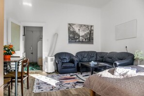 1 slaapkamer, een strijkplank/strijkijzer, wifi, beddengoed