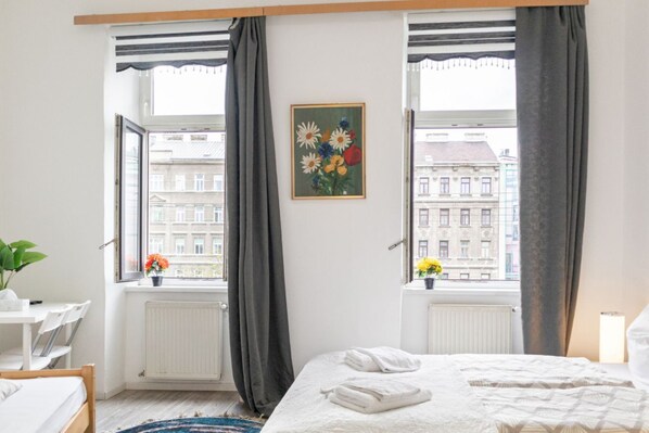 1 habitación, tabla de planchar con plancha, wifi gratis y ropa de cama 