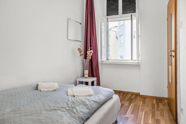 2 bedrooms, iron/ironing board, WiFi, bed sheets