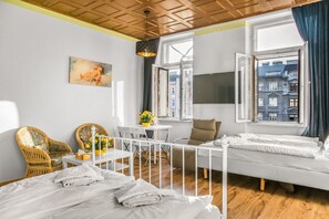 2 chambres, fer et planche à repasser, Wi-Fi, draps fournis