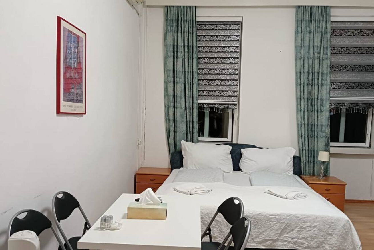 2 bedrooms, iron/ironing board, travel cot, WiFi
