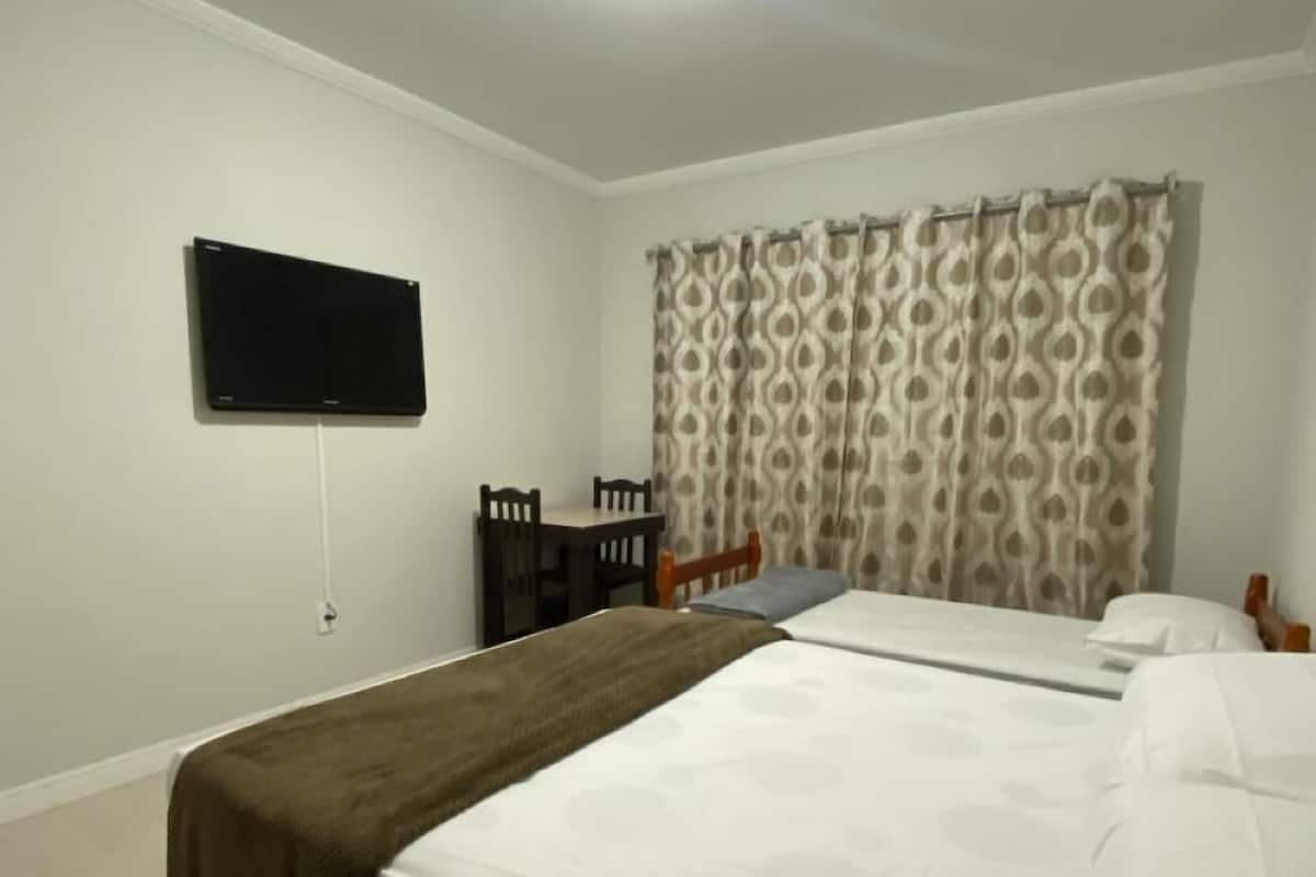 Classic Room | Laptop workspace, free WiFi, bed sheets