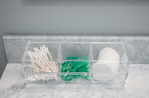 Secador de pelo, toallas