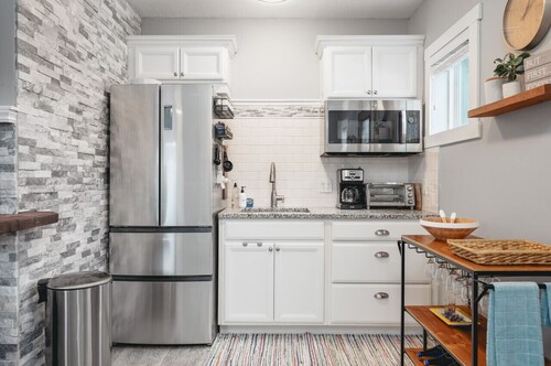 Studio TC Close to Downtown Beaches and Wineries