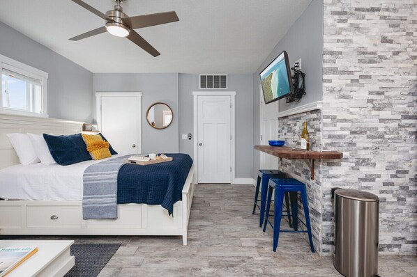 1 bedroom, desk, iron/ironing board, travel crib - Studio TC Close to Downtown Beaches and Wineries (Traverse City)